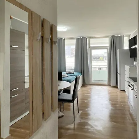 Work & In Neuss Appartamento *