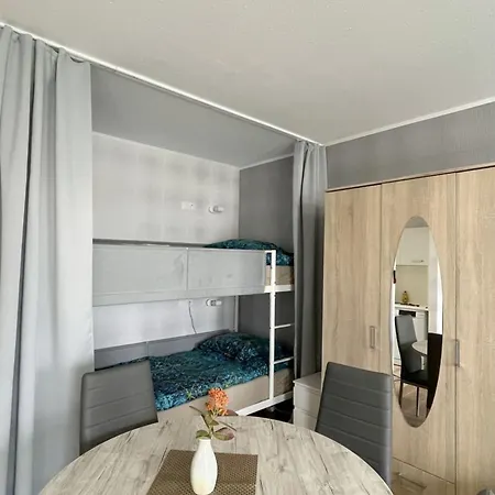 Work & In Neuss Апартаменты